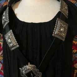 OutWest Shop Ladies' Western Fashion Belt Accessory: Leather With Conchos