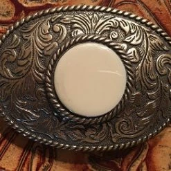 OutWest Shop Ladies' Accessory: Oval Trophy Buckle Gold Tone