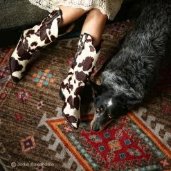 American Dakota Textiles Voices Collection: Persian Southwest Area Rugs