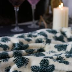 Decor Denali Blankets Collection: Winter Pine Cones