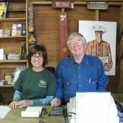 OutWest Shop Wall Sign Home: Kids Measuring Stick Watch Me Grow